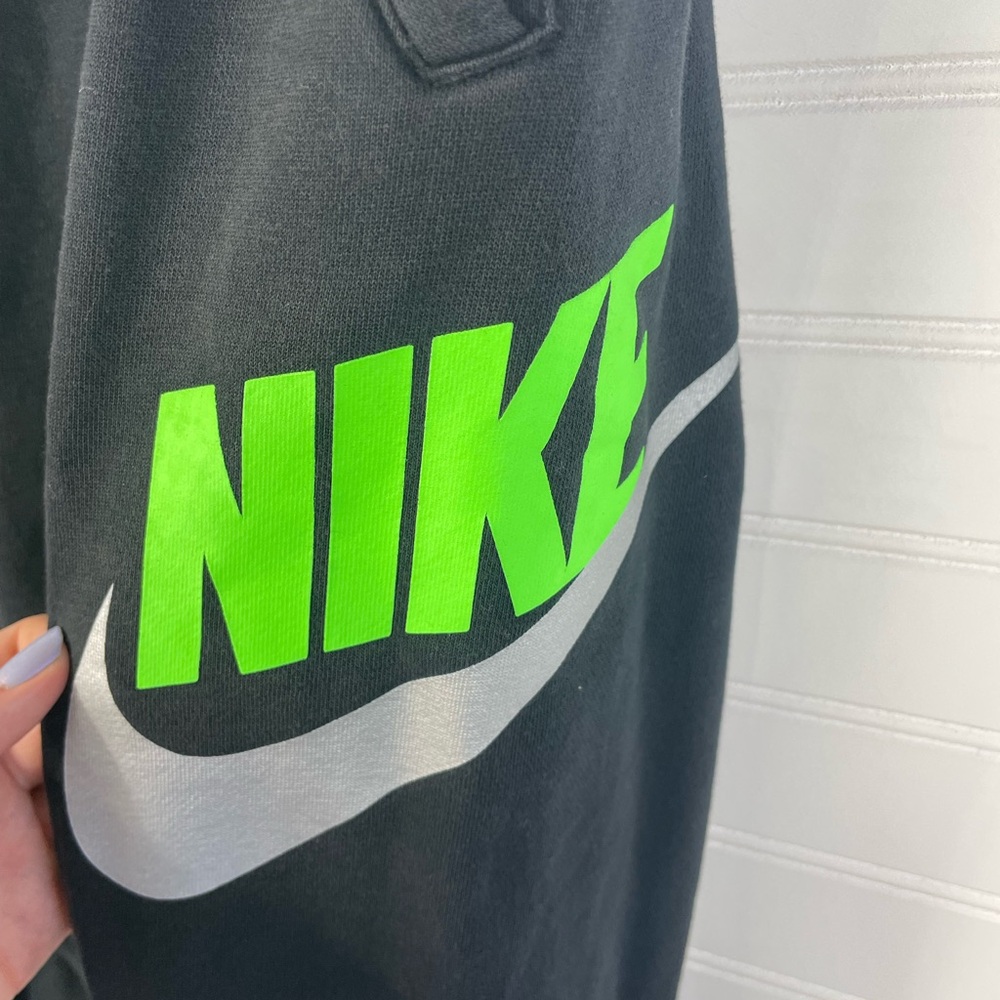 Nike Black Fleece Big Kids’ Joggers Green Logo Size Medium GUC - Picture 6 of 12